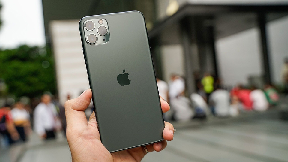 “Capturing the World: A Deep Dive into the Apple iPhone 11 Pro”