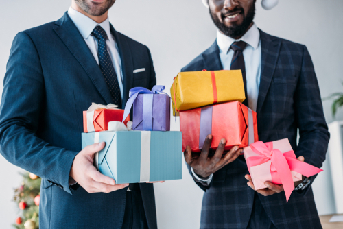 A Gifting Expert’s Guide to International Gifting Etiquettes for the Holidays